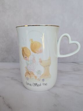 Jonathan & David Precious Moments “Love Lifted Me” Mug